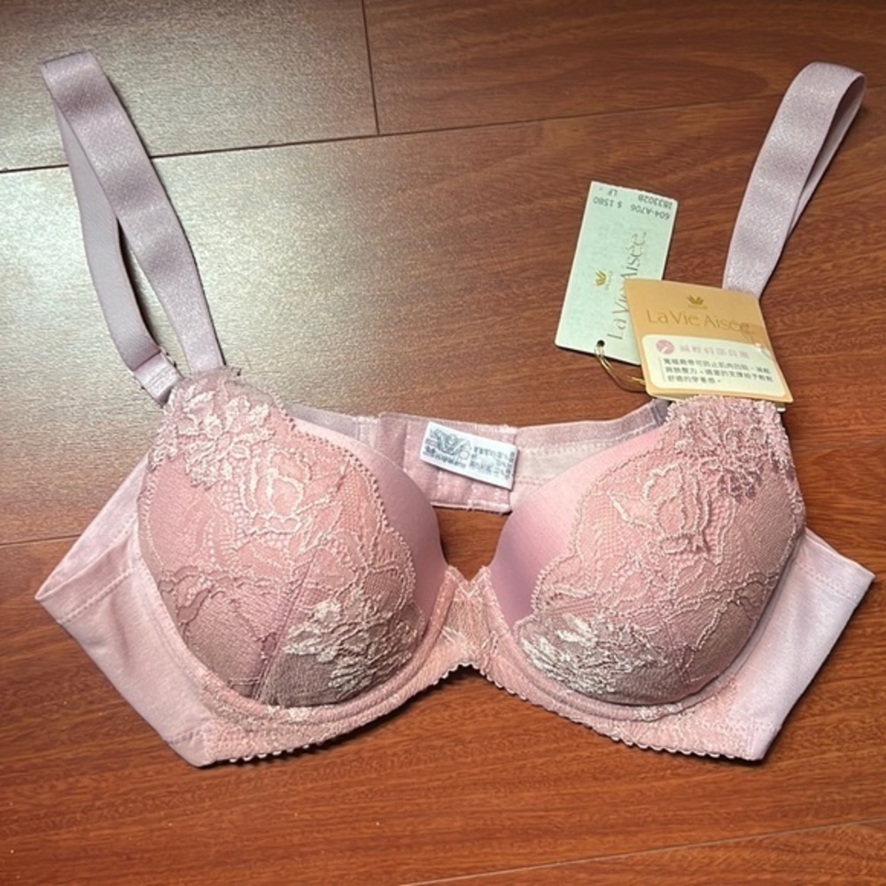 Wacoal La Vie Aisee blush pink padded push-up NWT lace adjustable bra size 32A